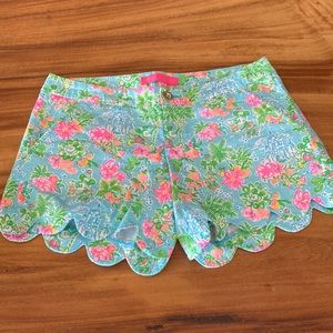 Disney Parks Collection x Lilly Pulitzer scalloped shorts 4